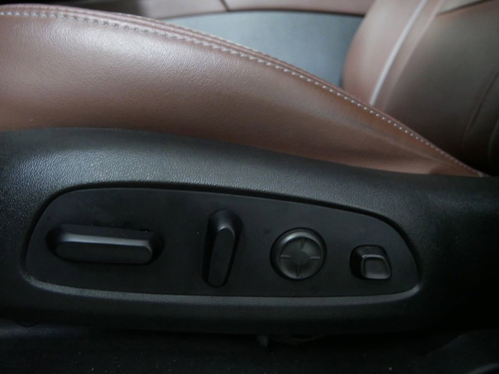 Used 2020 Buick Enclave Avenir w/ Avenir Technology Package image 18