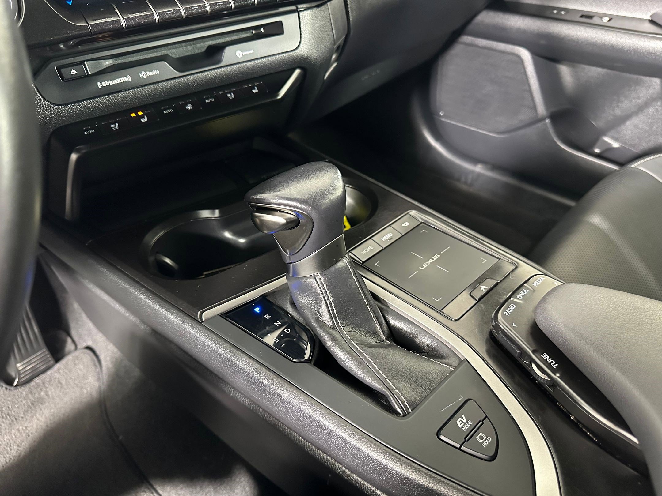 Used 2020 Lexus UX 250h w/ Premium Package image 17