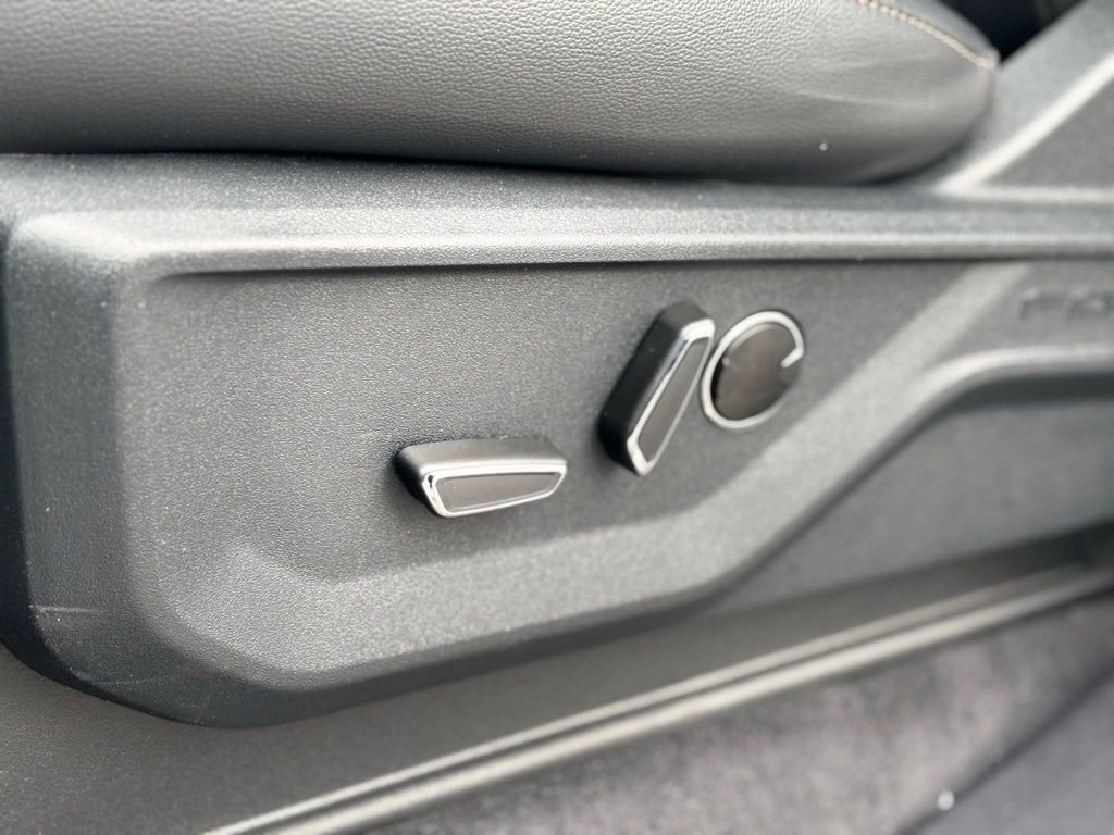 New 2025 Ford F150 Lariat w/ Equipment Group 502A High image 17