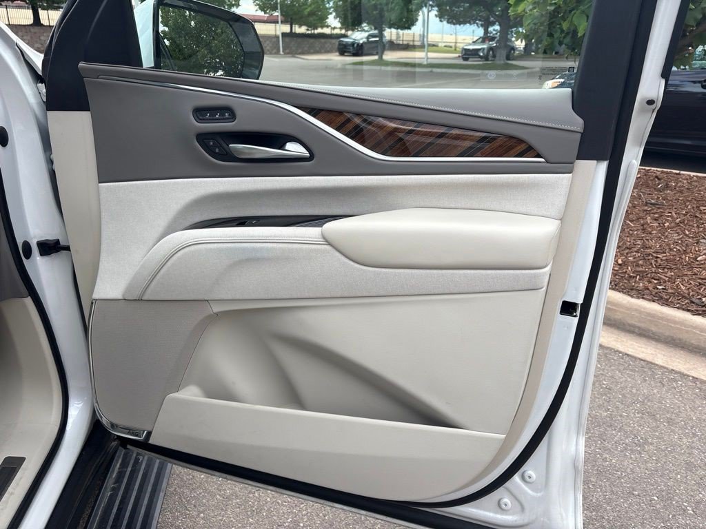 Certified 2023 Cadillac Escalade Premium Luxury Platinum w/ LPO, Radiant Package AWD/4WD image 22