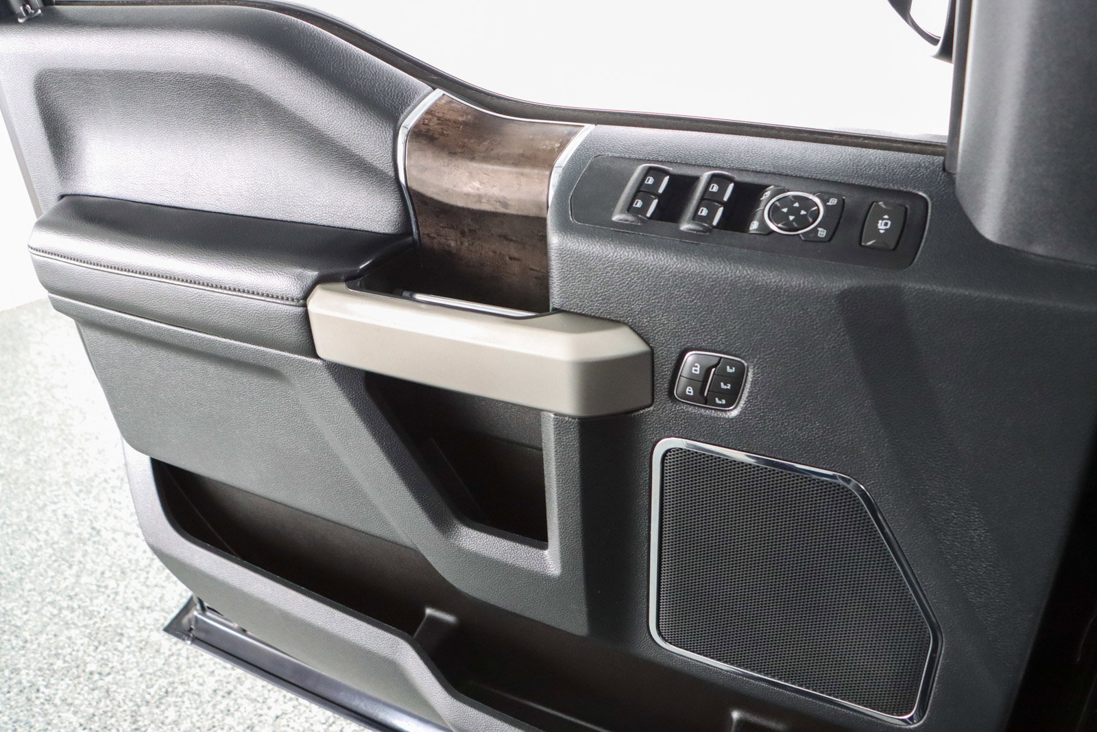 Used 2022 Ford F350 Lariat w/ Lariat Value Package image 23
