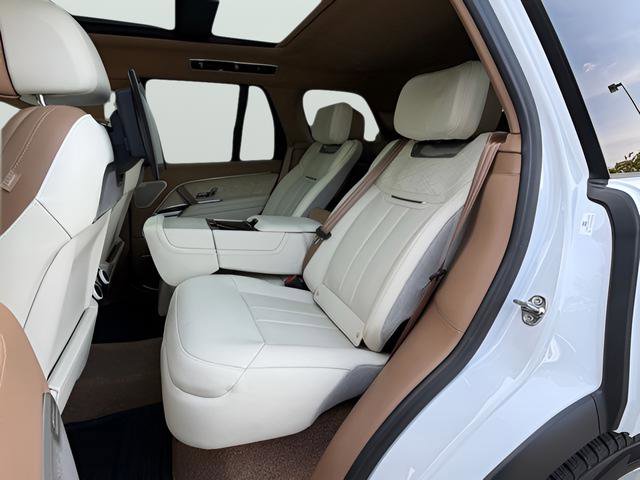 Certified 2024 Land Rover Range Rover SV AWD/4WD image 27