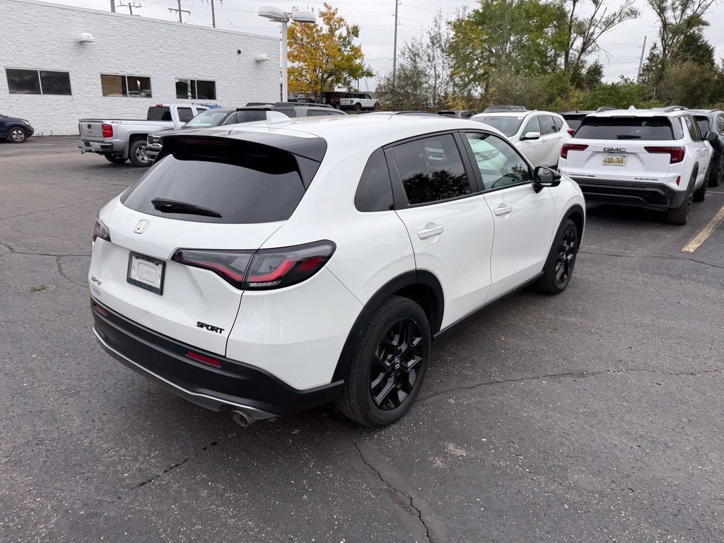 Used 2024 Honda HR-V Sport image 3