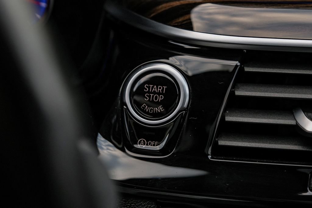 Used 2018 BMW 540i xDrive w/ M Sport Package image 19