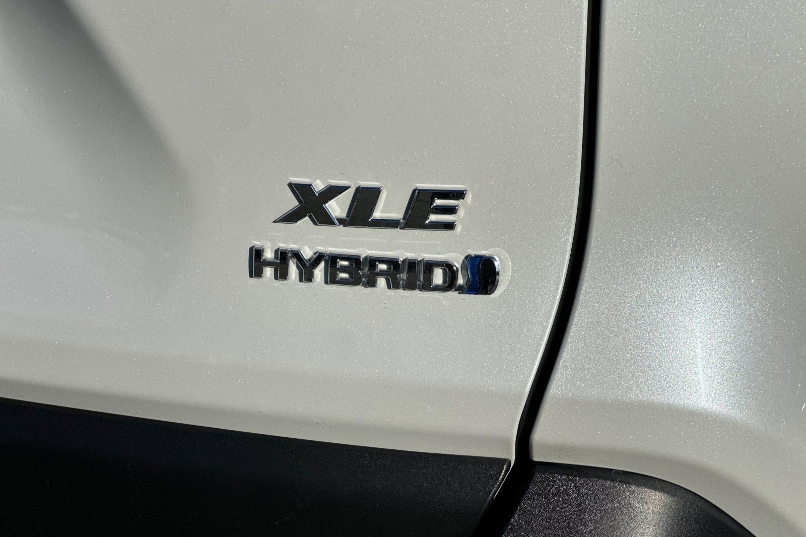 Used 2023 Toyota RAV4 XLE Premium image 26