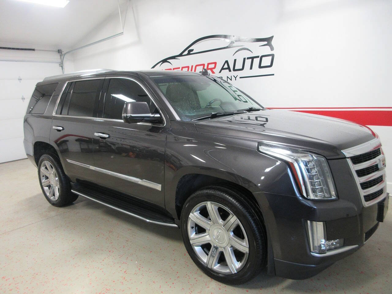 Used 2017 Cadillac Escalade Luxury AWD/4WD image 6