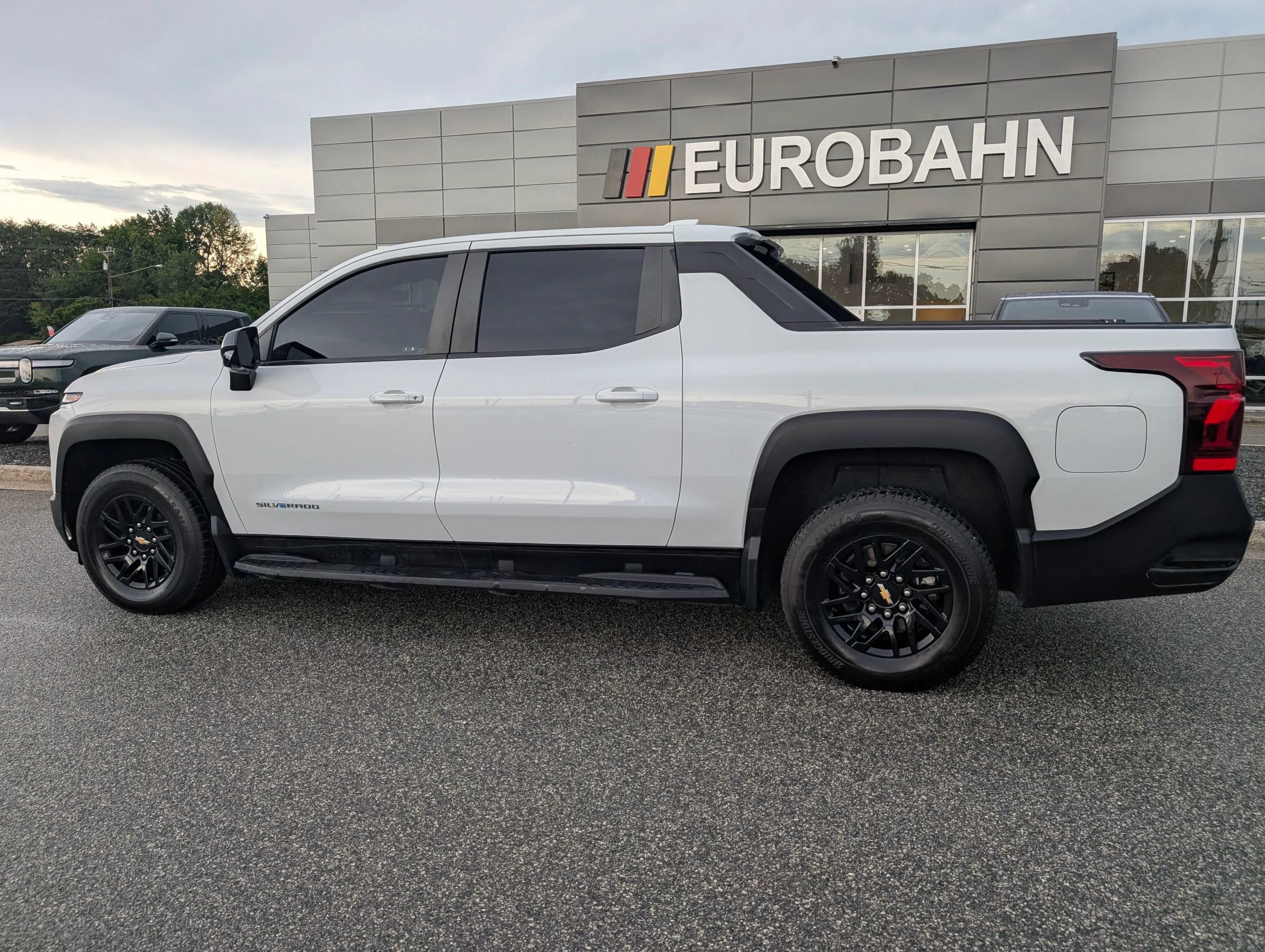 Used 2024 Chevrolet Silverado EV W/T AWD/4WD image 27