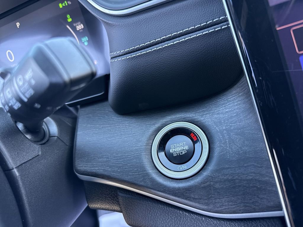 New 2025 Jeep Grand Cherokee Limited 4xe image 19