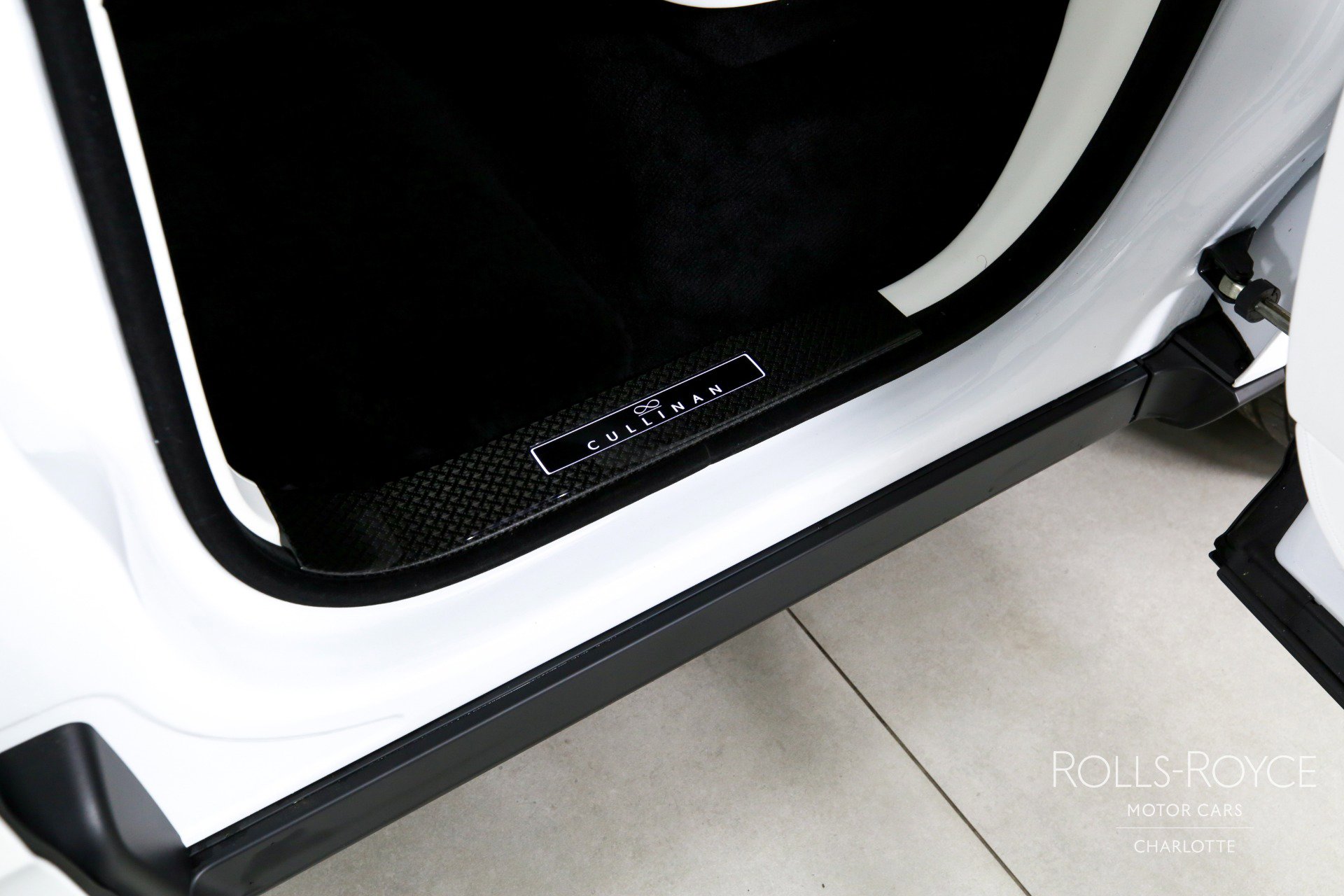 Used 2023 Rolls-Royce Cullinan Black Badge w/ Driver's Package image 27