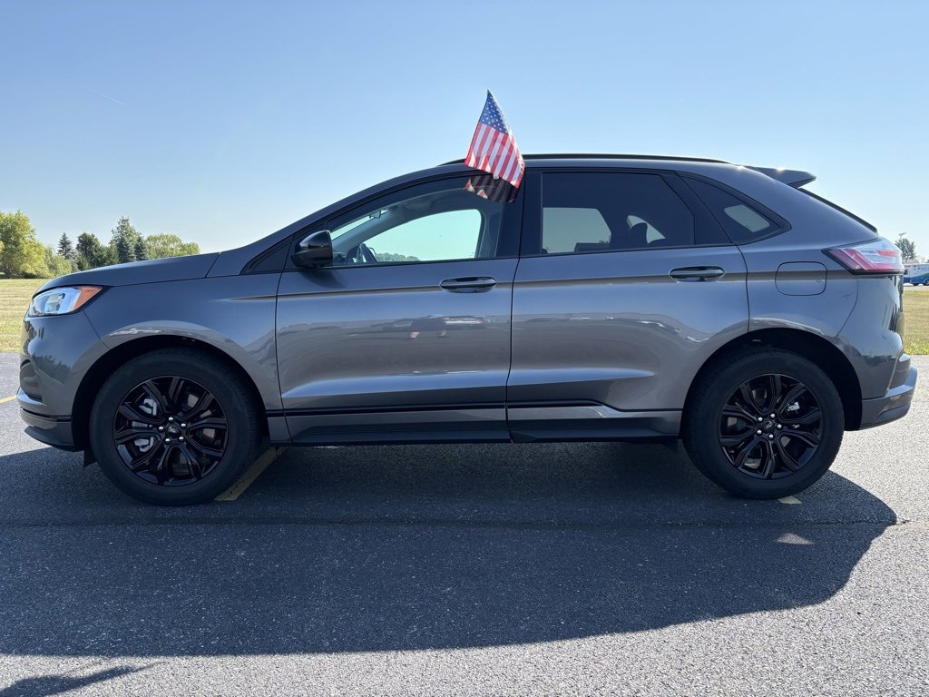 Used 2024 Ford Edge SE w/ Black Appearance Package image 39