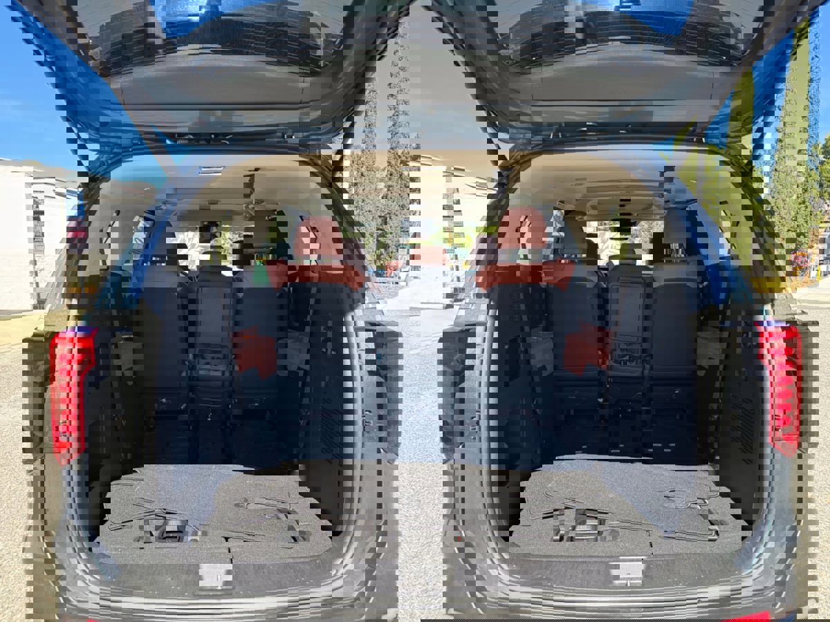 Used 2025 Kia Carnival SX Prestige image 21