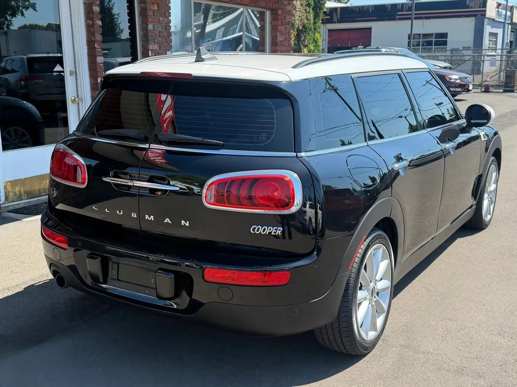 Used 2017 MINI Cooper Clubman ALL4 AWD/4WD image 4