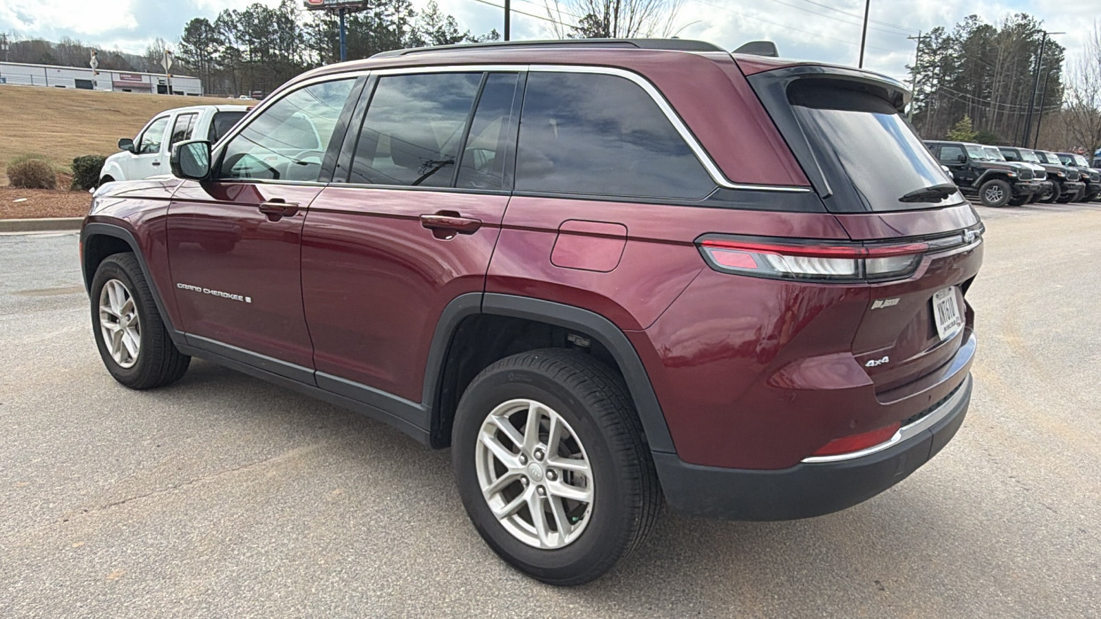 Used 2024 Jeep Grand Cherokee Laredo X AWD/4WD image 10