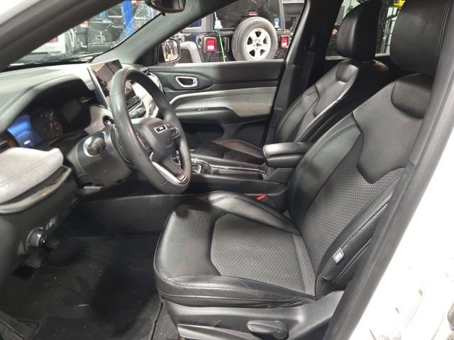 Used 2024 Jeep Compass Latitude AWD/4WD image 13