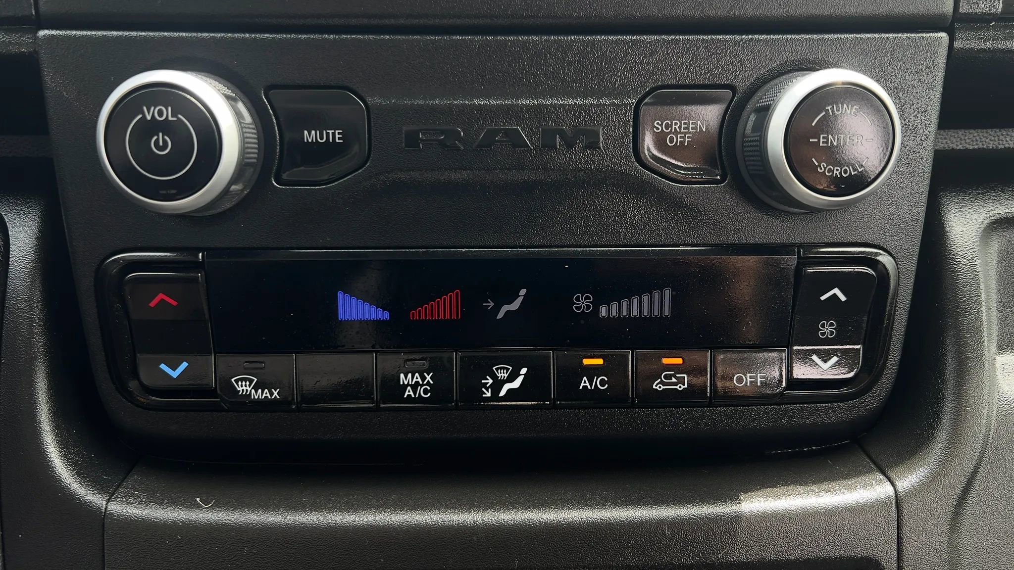Used 2023 RAM ProMaster 2500 FWD image 25