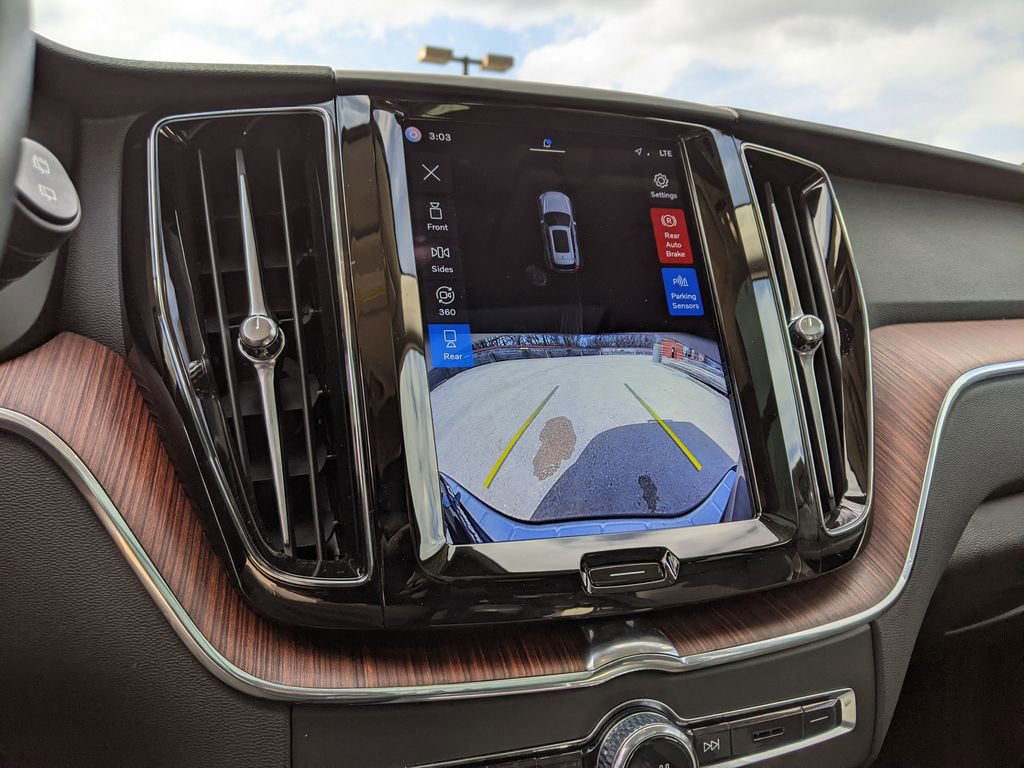 Certified 2023 Volvo XC60 B5 Plus w/ Climate Package image 17