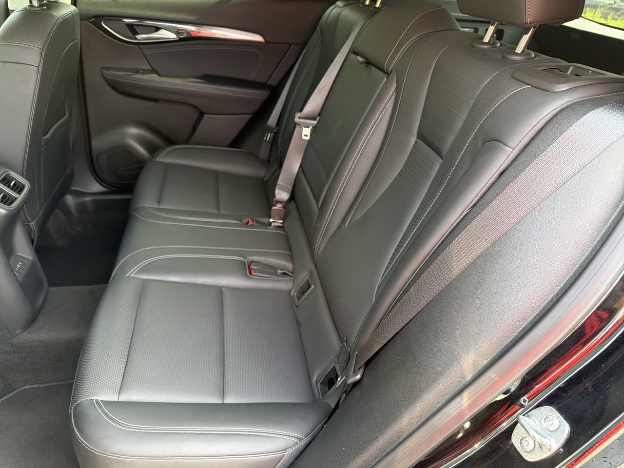 Used 2025 Buick Envision Preferred AWD/4WD image 19