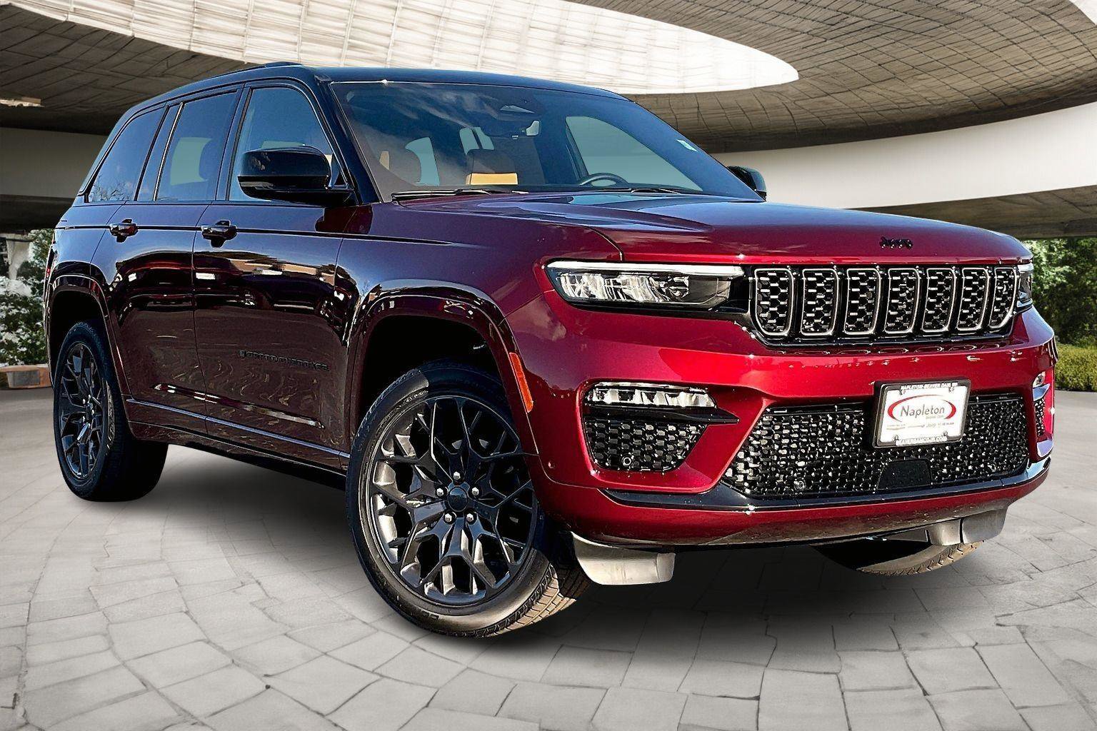 New 2025 Jeep Grand Cherokee Summit image 2