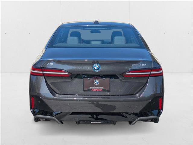 New 2026 BMW i5 eDrive40 image 7