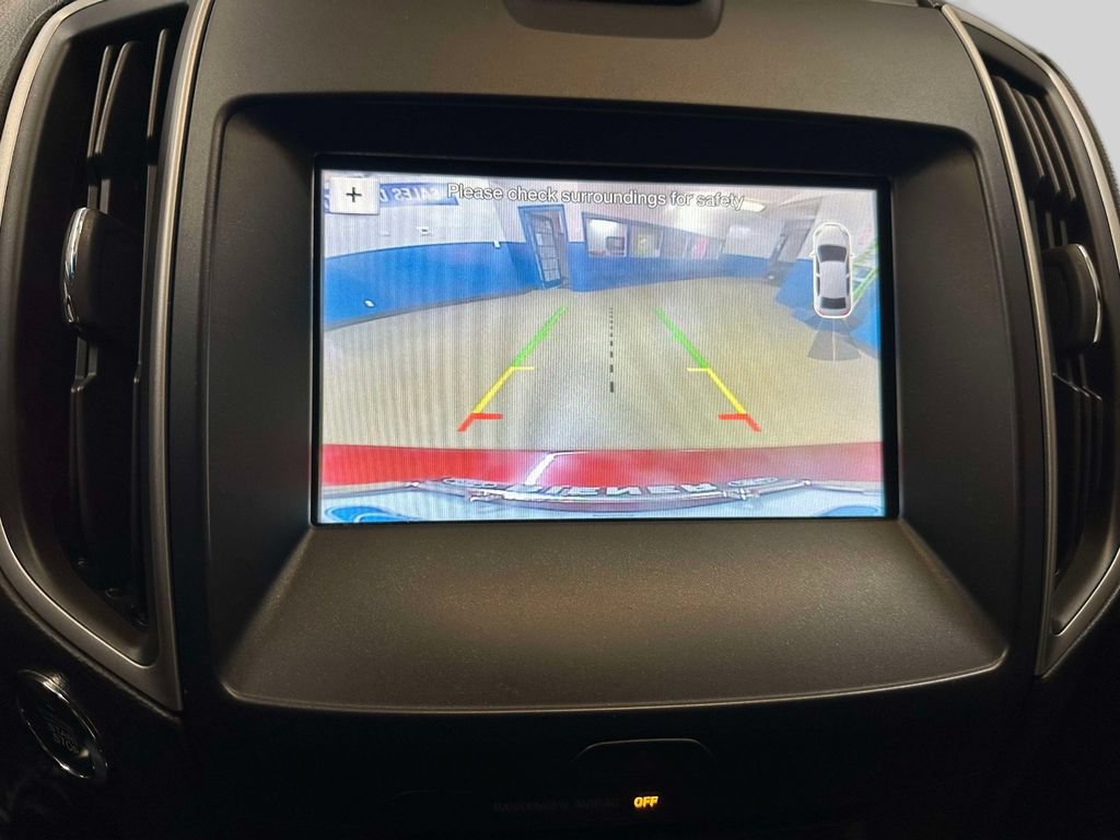 Used 2018 Ford Edge SEL w/ Equipment Group 201A AWD/4WD image 3