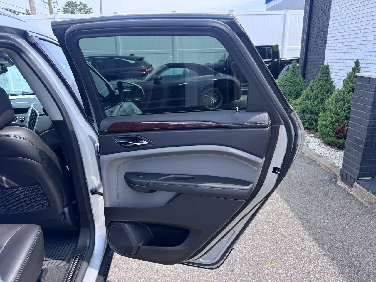Used 2011 Cadillac SRX Luxury AWD/4WD image 22