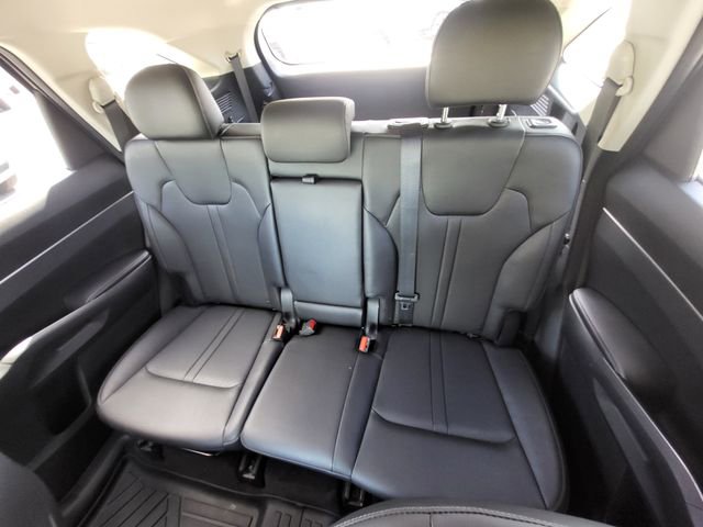 Used 2023 Kia Sorento S image 12