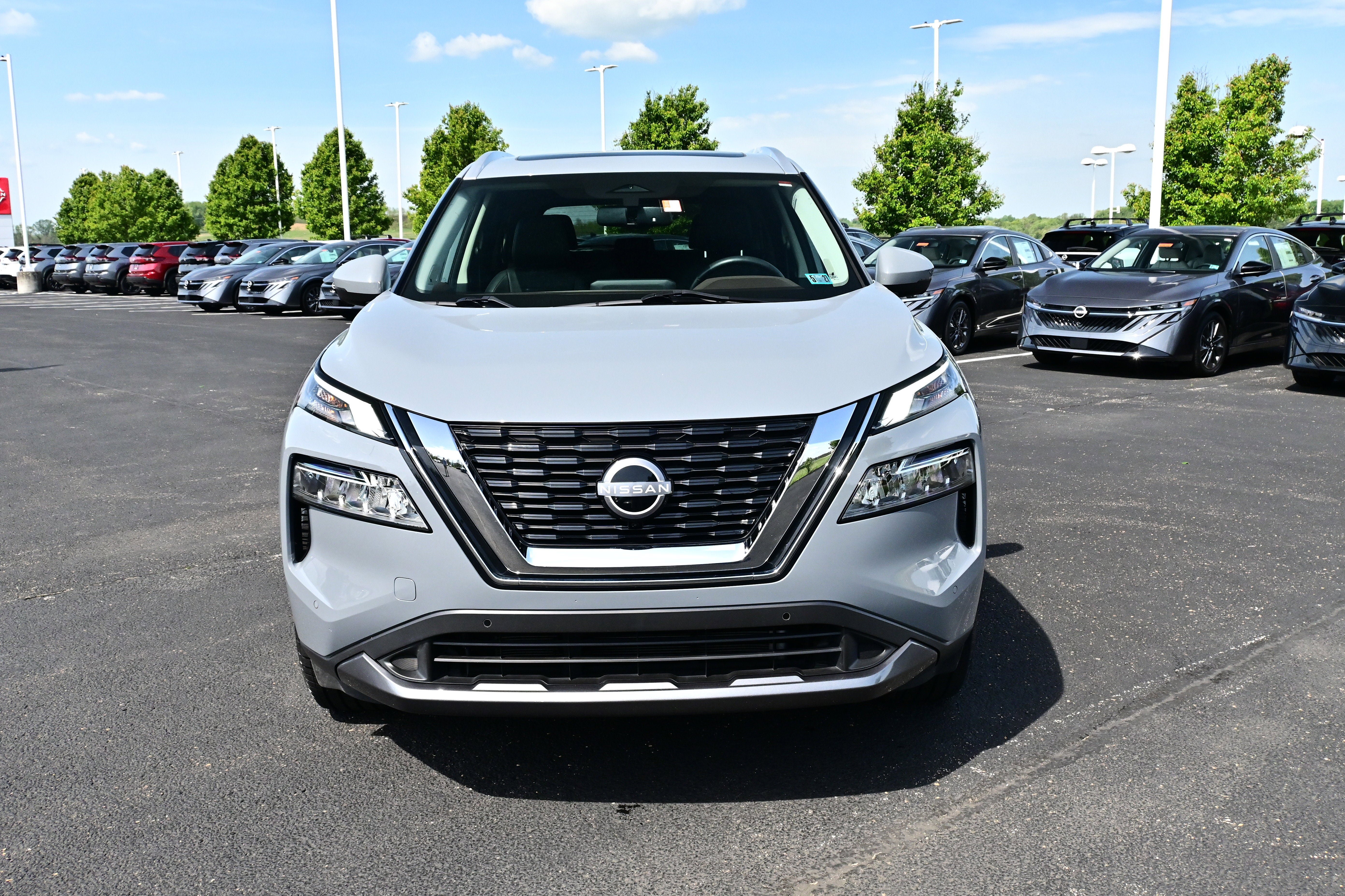 Used 2023 Nissan Rogue SL w/ SL Premium Package AWD/4WD image 3