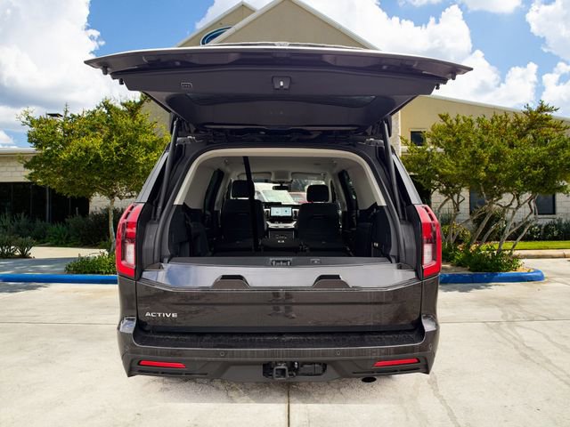 Used 2025 Ford Expedition Active AWD/4WD image 5