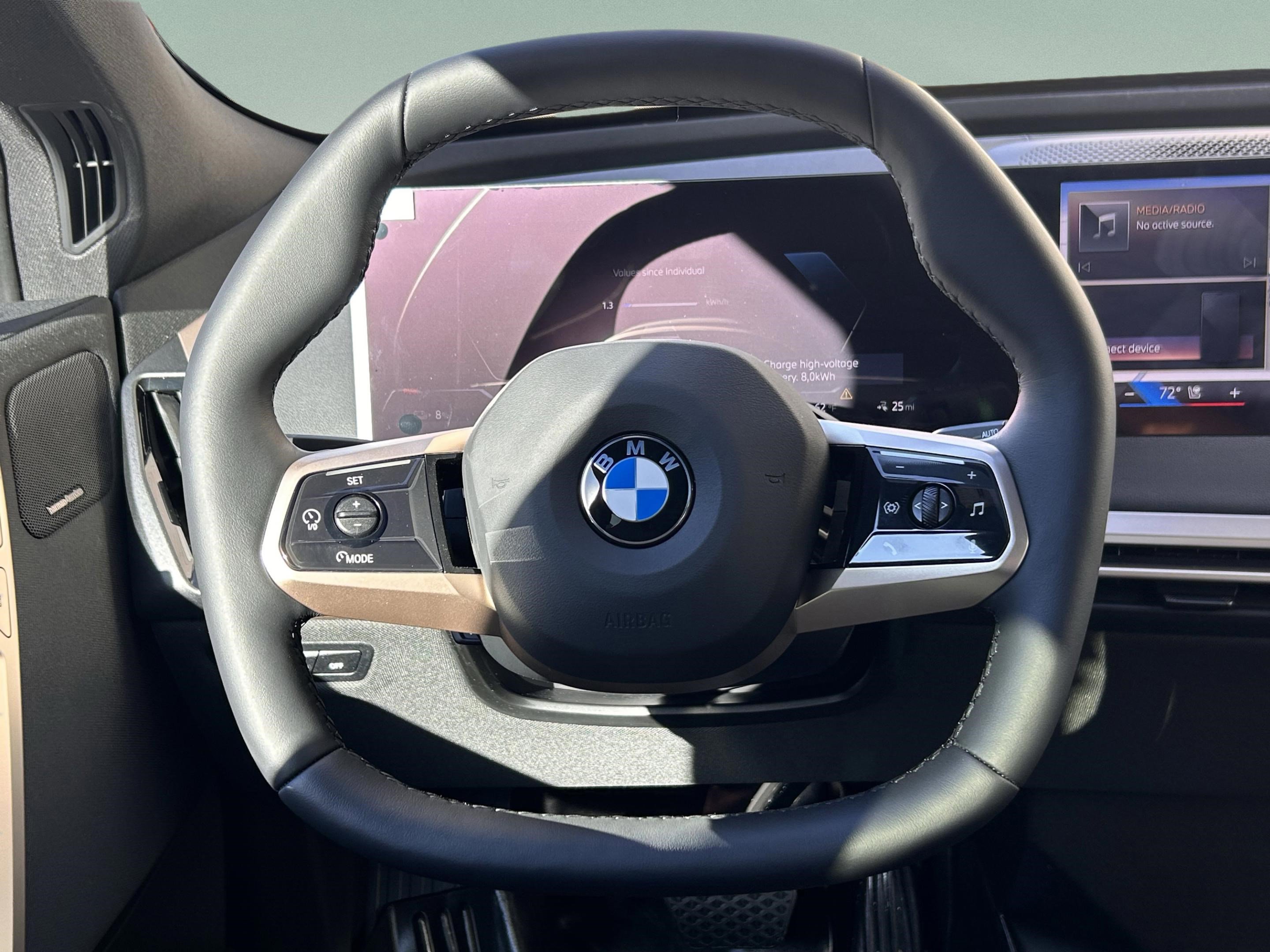 Used 2026 BMW iX xDrive45 w/ Premium Package image 9