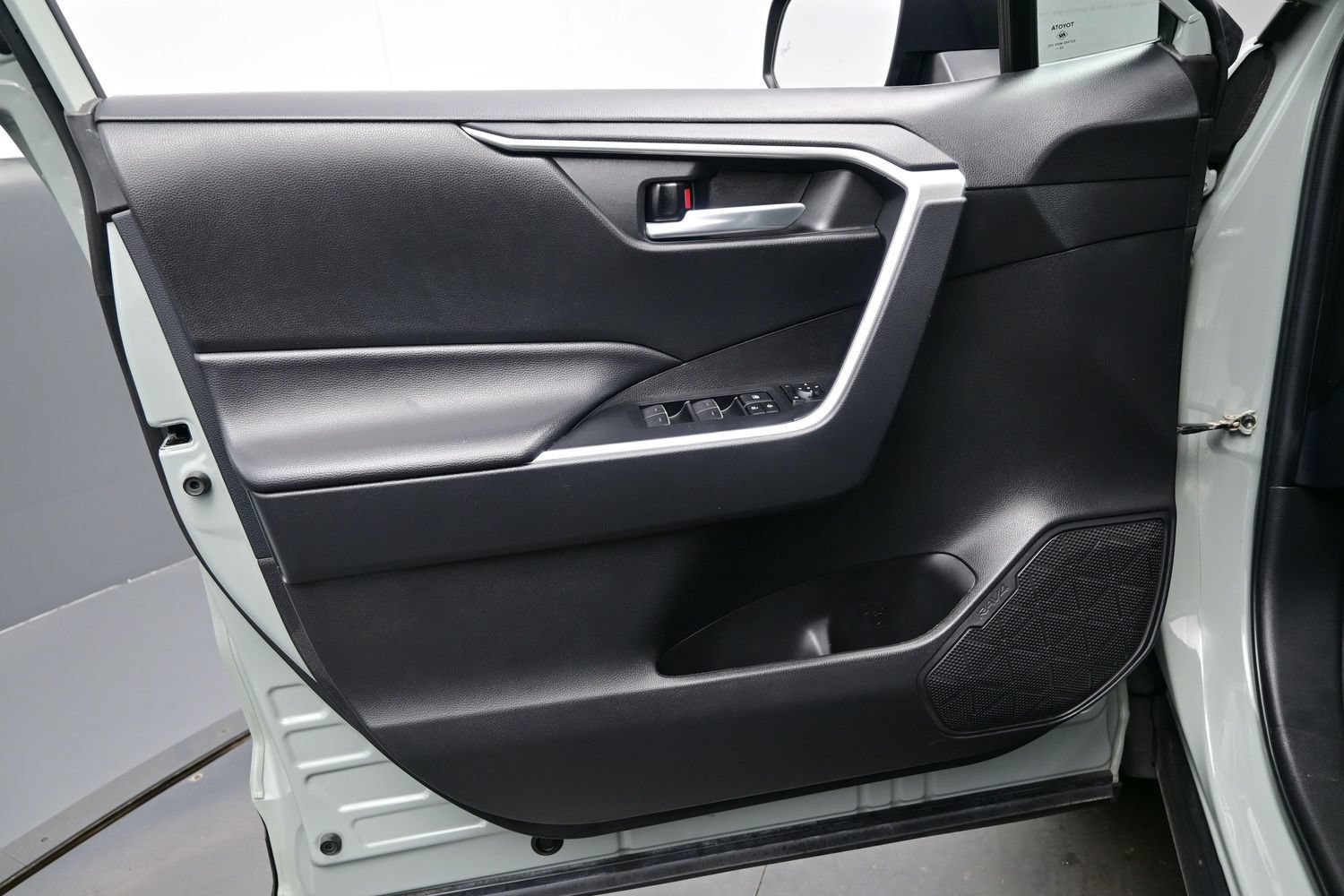 Used 2023 Toyota RAV4 XLE AWD/4WD image 9