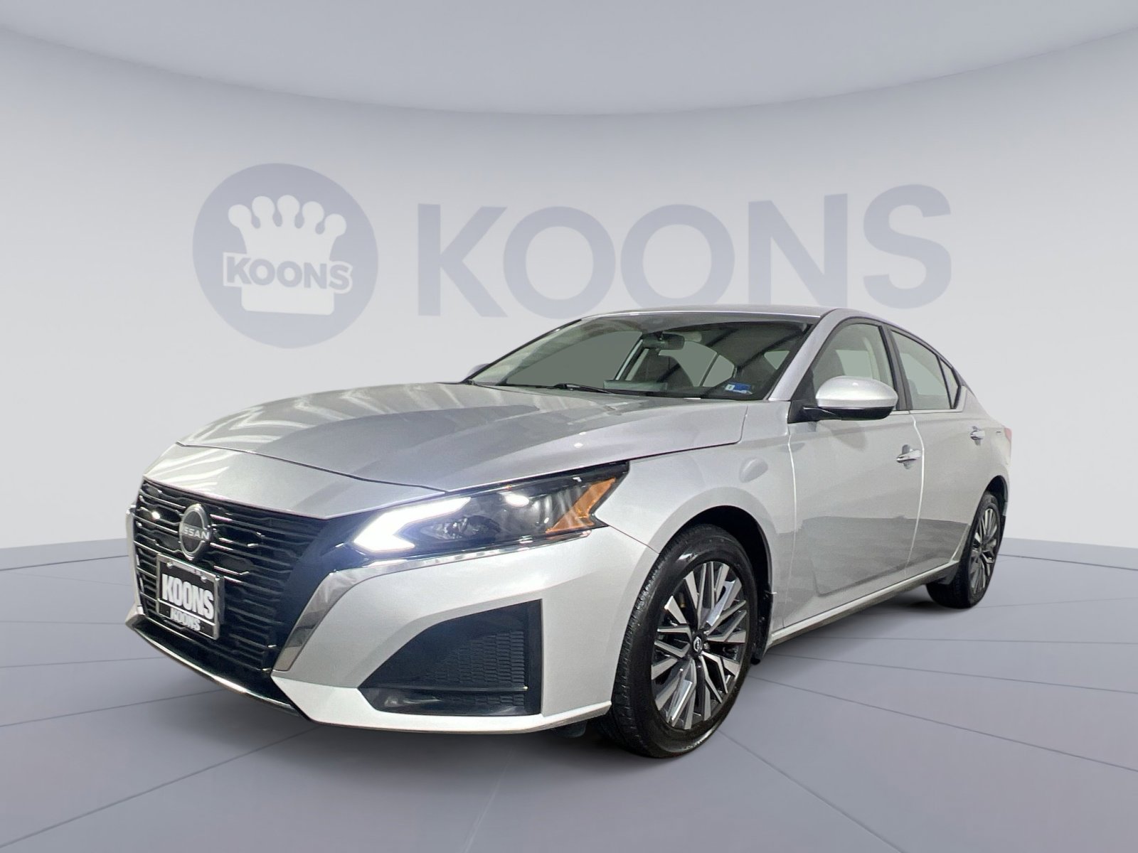 Used 2023 Nissan Altima 2.5 SV w/ SV Premium Package image 1