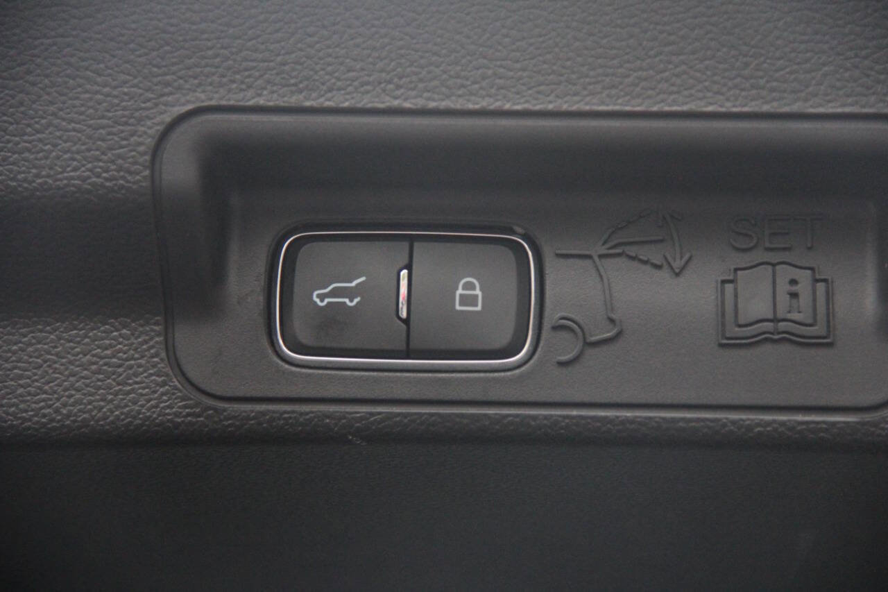 Certified 2022 Ford Explorer XLT w/ Equipment Group 202A image 12