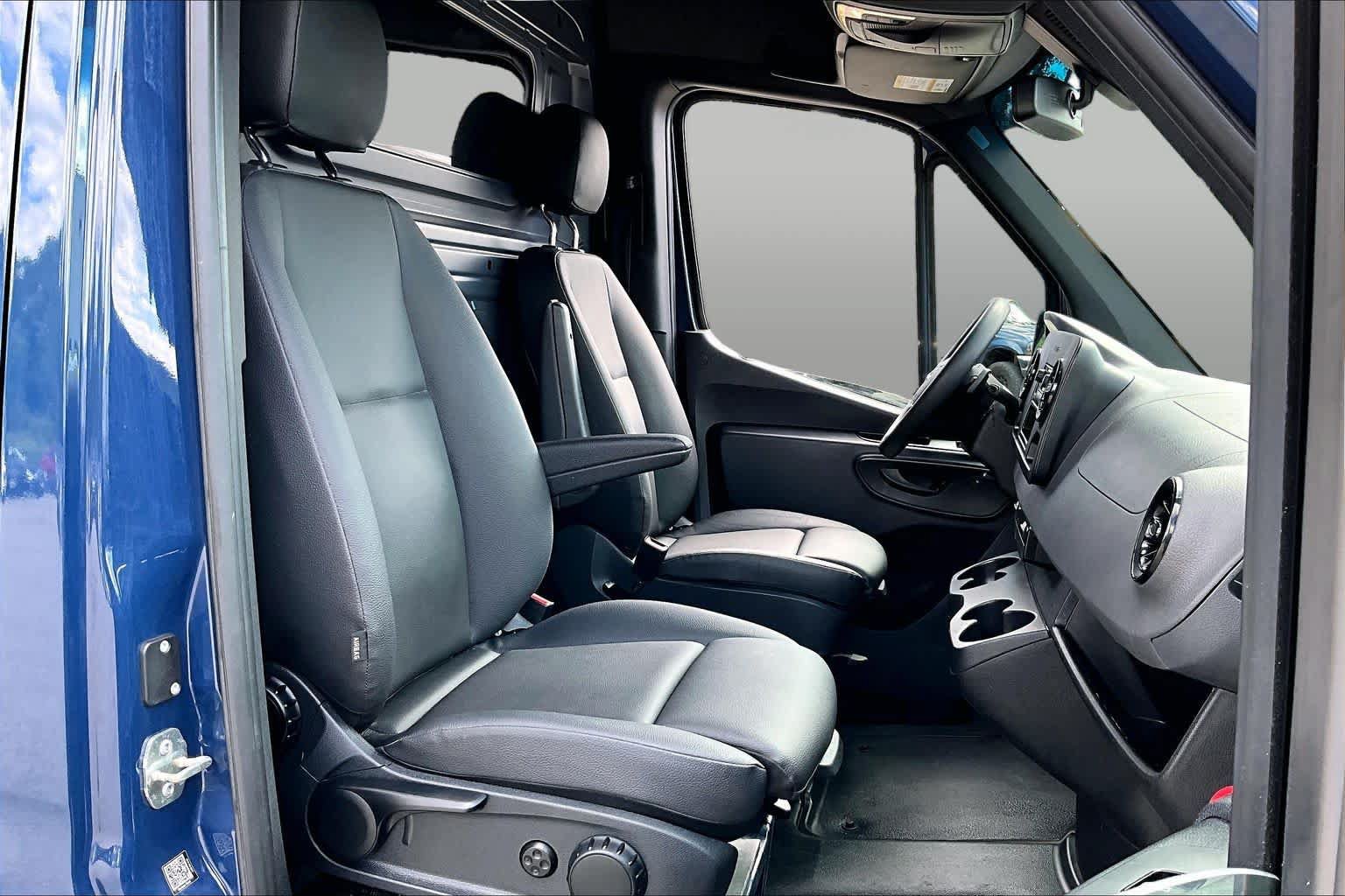 Used 2024 Mercedes-Benz Sprinter 2500 image 8