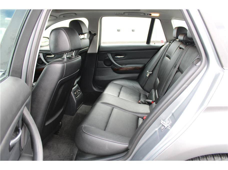 Used 2011 BMW 328i xDrive Wagon image 13