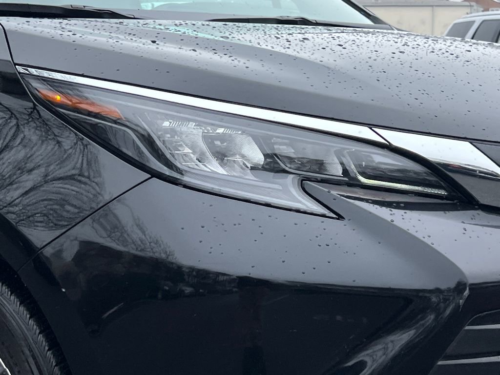 Used 2024 Toyota Sienna LE image 6