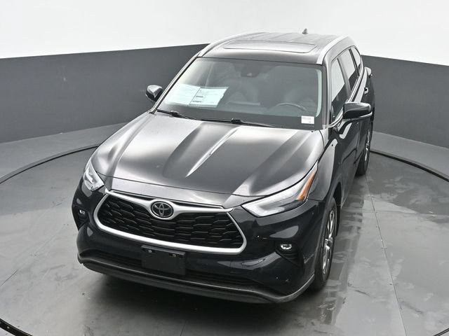 Used 2023 Toyota Highlander XLE AWD/4WD image 40
