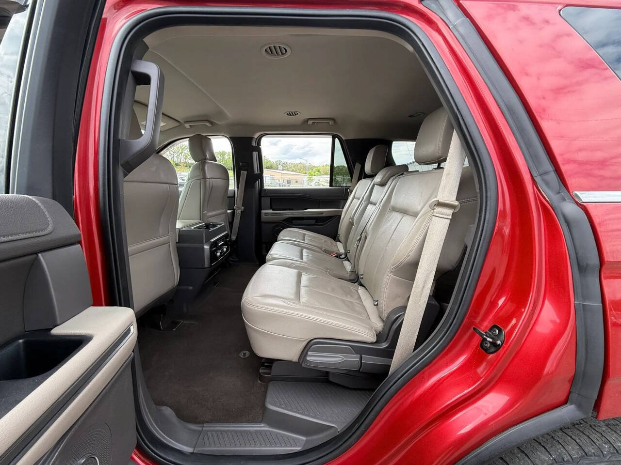 Used 2020 Ford Expedition XLT w/ Equipment Group 202A AWD/4WD image 19