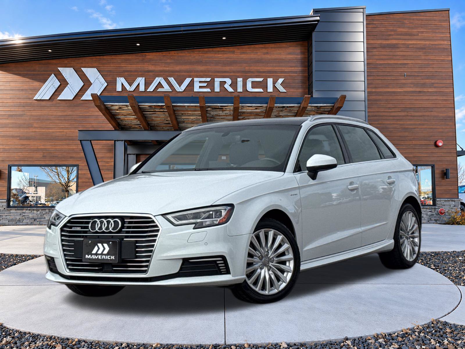 Used 2018 Audi A3 e-tron Premium Plus w/ Technology Package FWD image 4