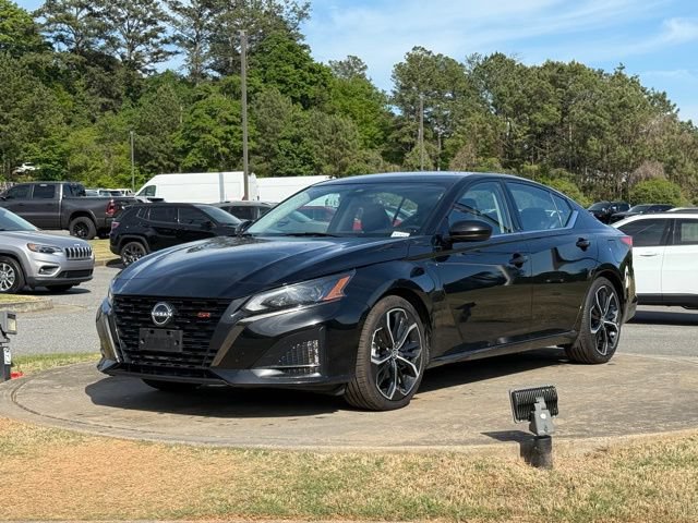 Used 2024 Nissan Altima 2.5 SR FWD image 3