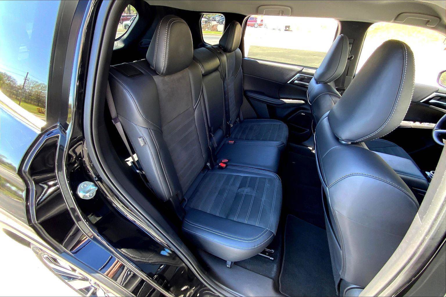 Used 2025 Mitsubishi Outlander SE image 25