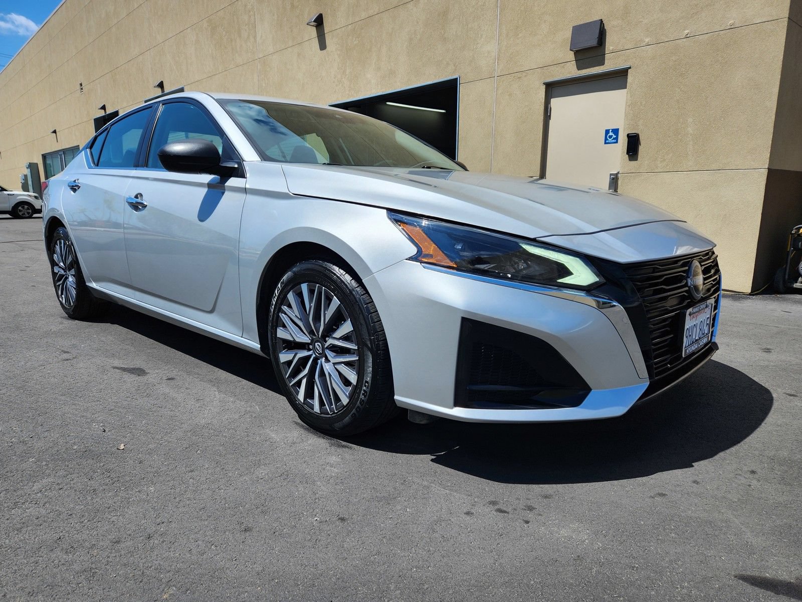 Used 2024 Nissan Altima 2.5 SV FWD image 25