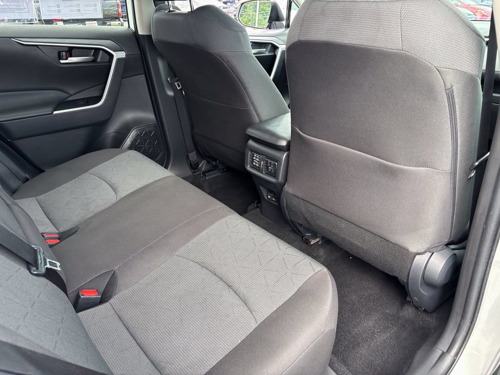 Used 2025 Toyota RAV4 XLE AWD/4WD image 41
