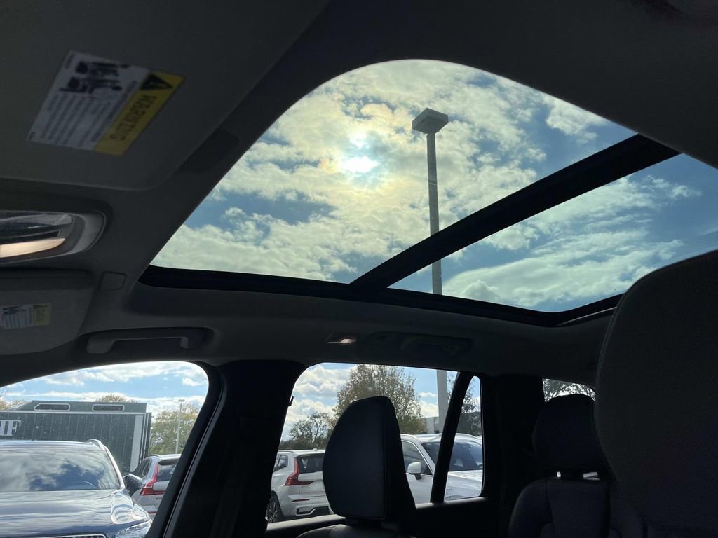 Used 2025 Volvo XC90 T8 Core w/ Protection Package Premier image 26