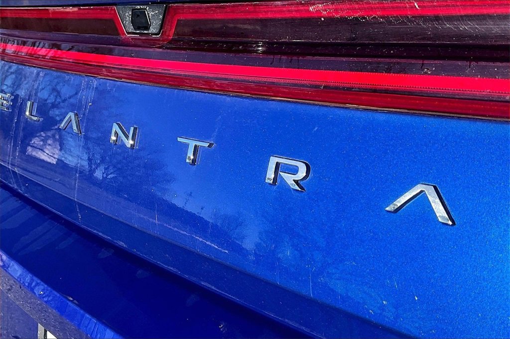 Used 2022 Hyundai Elantra SEL w/ Convenience + Premium Package image 8