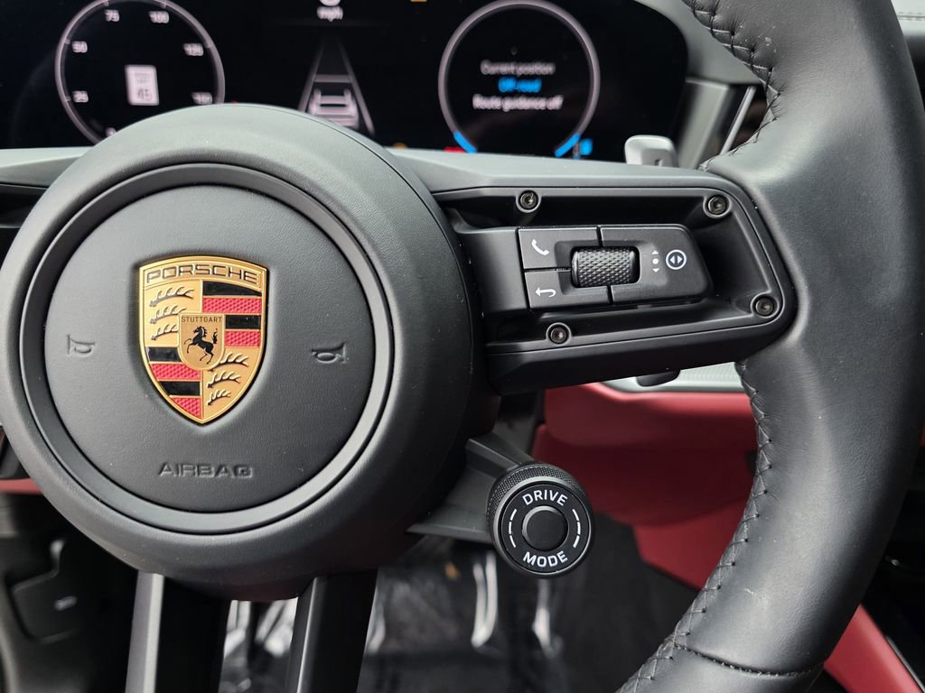 Certified 2025 Porsche Cayenne Coupe image 29