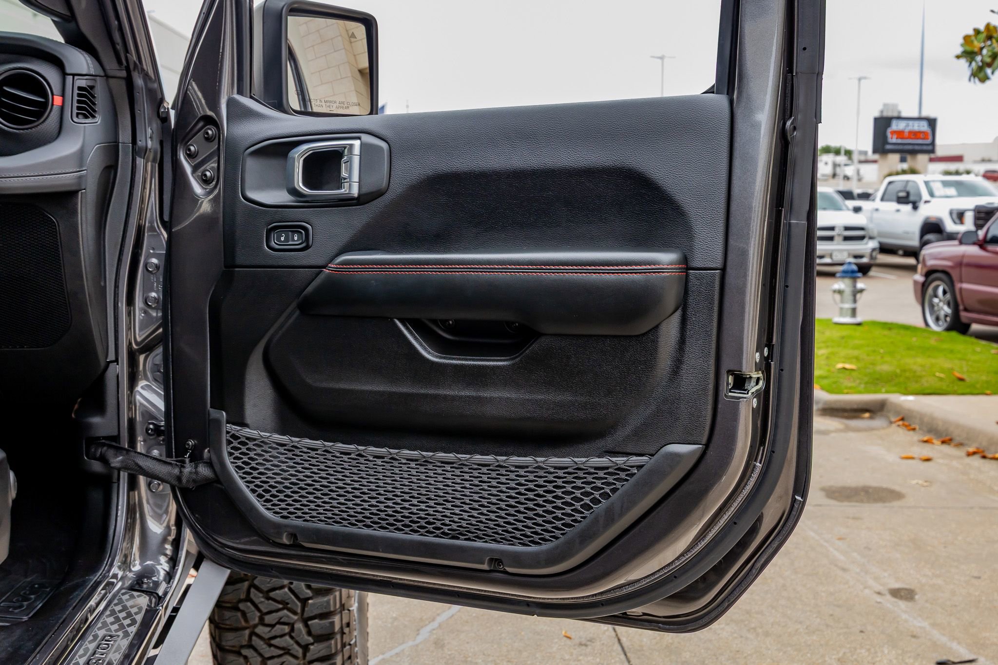 Used 2024 Jeep Gladiator Rubicon AWD/4WD image 37