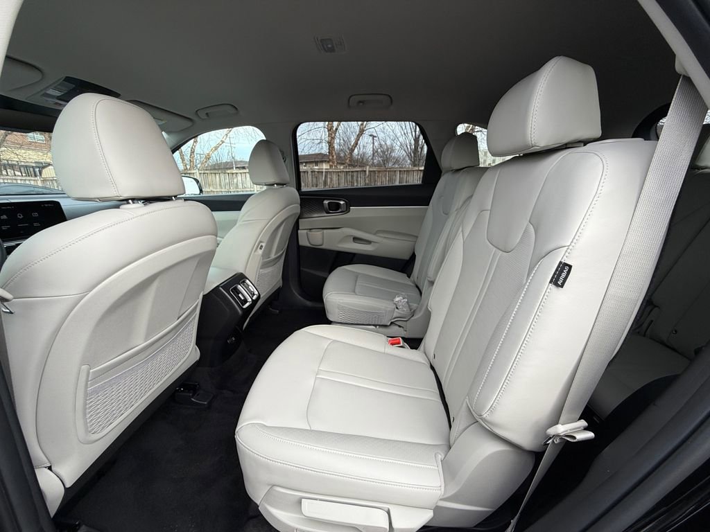 Certified 2025 Kia Sorento EX image 25
