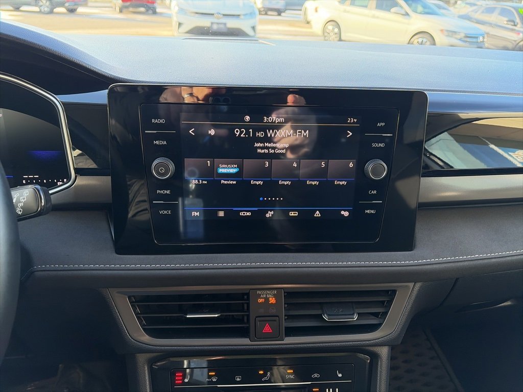 Certified 2025 Volkswagen Taos SE image 19