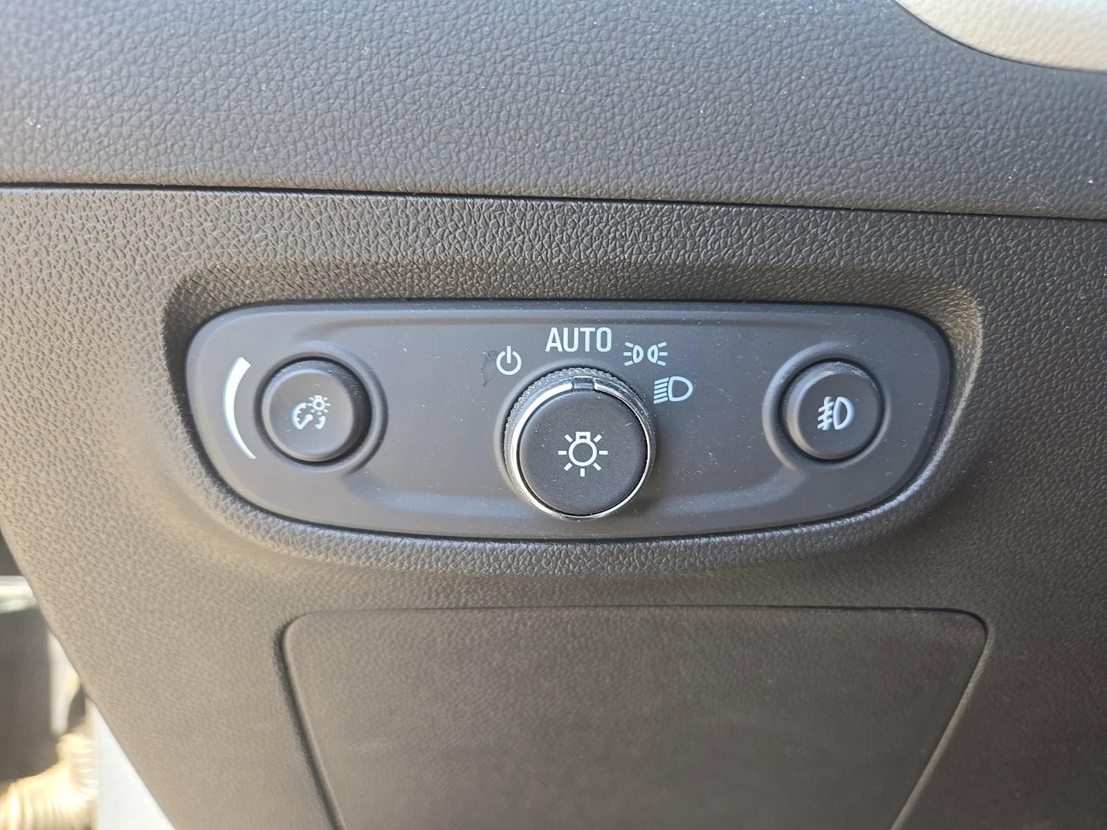 Used 2023 Buick Encore GX Preferred w/ Cold Weather Comfort Package FWD image 12