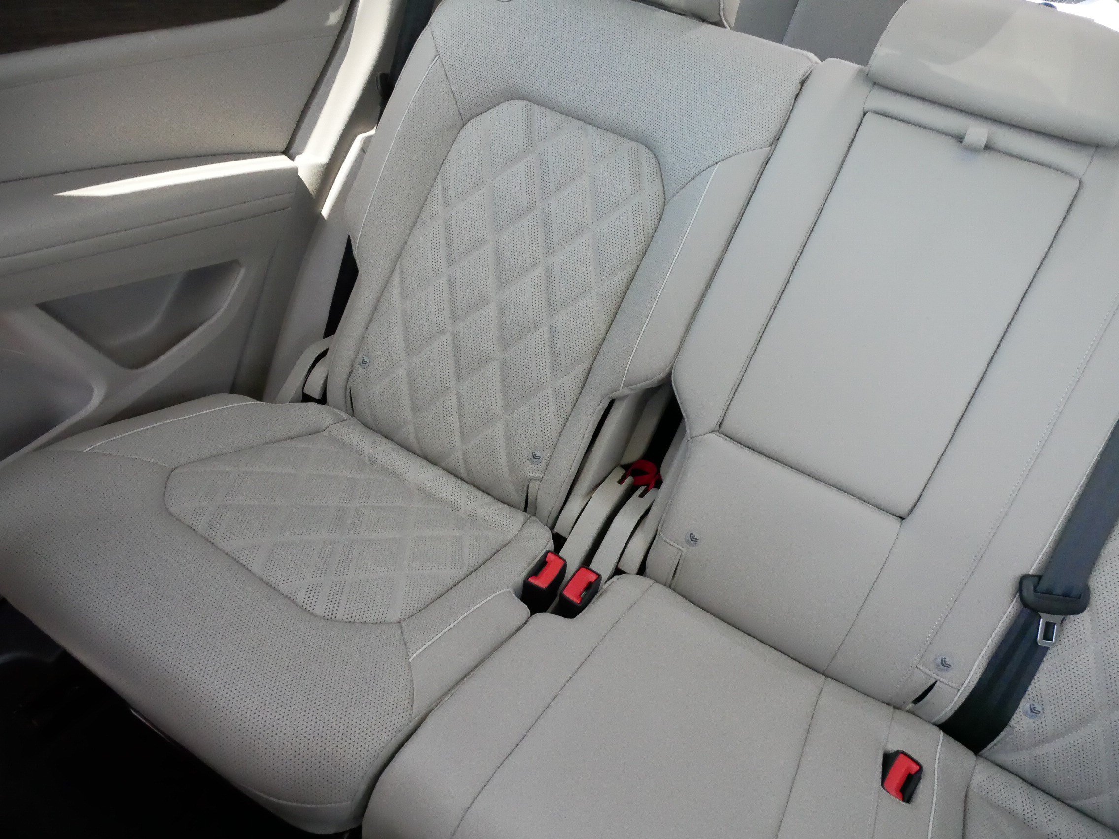 Certified 2025 Volkswagen Atlas SEL Premium R-Line AWD/4WD image 12